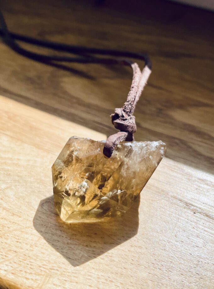 Naszyjnik z Cytrynem Naturalnym na rzemyku