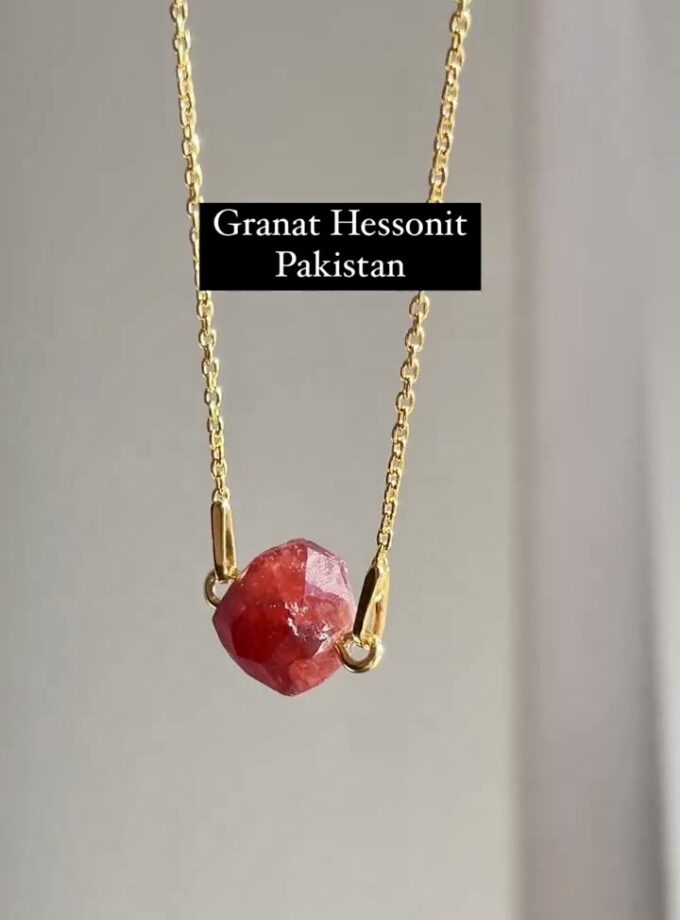 Naszyjnik z Granatem Hessonitem (okaz II)