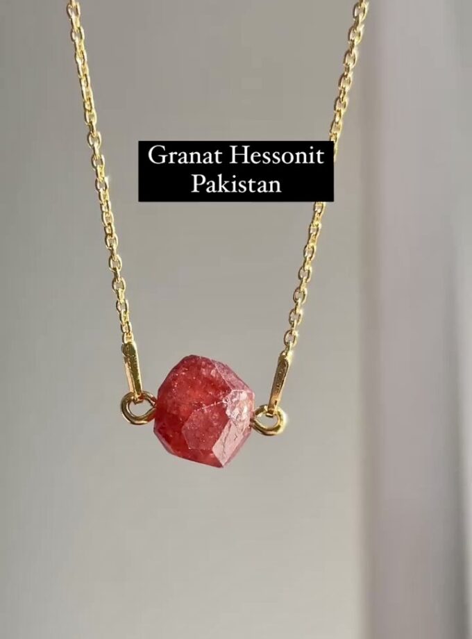Naszyjnik z Granatem Hessonitem (okaz II)