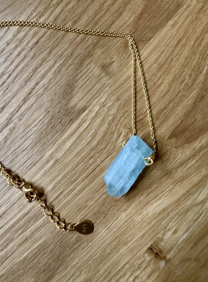 Naszyjnik z dużym Akwamarynem z Luc Yen, Wietnam