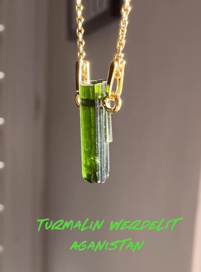 Naszyjnik z małym Turmalinem Werdelitem, Afganistan
