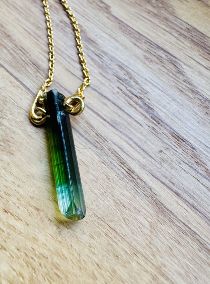 Naszyjnik z Turmalinem Werdelitem, Afganistan