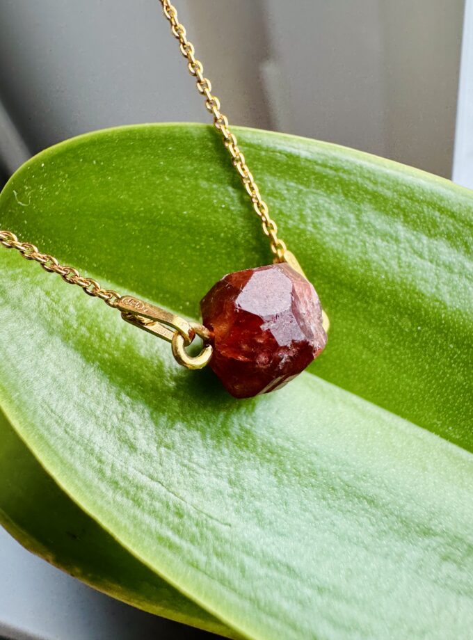 Naszyjnik z Granatem Hessonitem, Pakistan