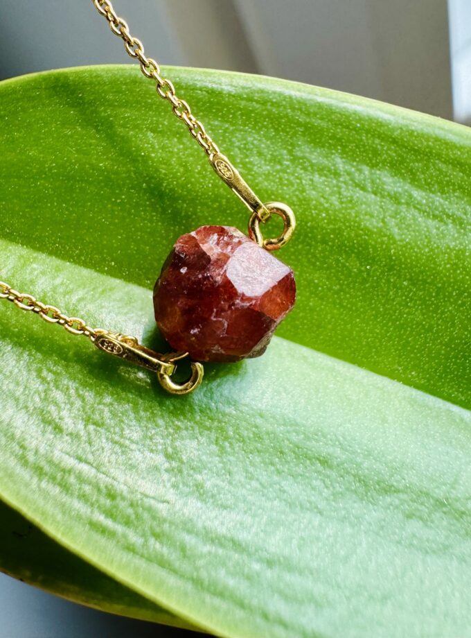 Naszyjnik z Granatem Hessonitem, Pakistan