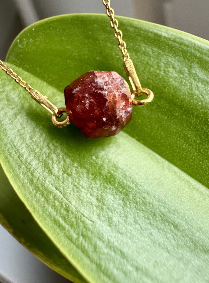 Naszyjnik z Granatem Hessonitem, Pakistan