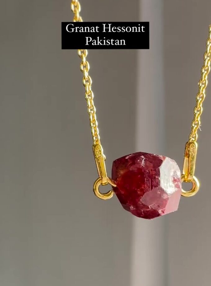 Naszyjnik z Granatem Hessonitem, Pakistan