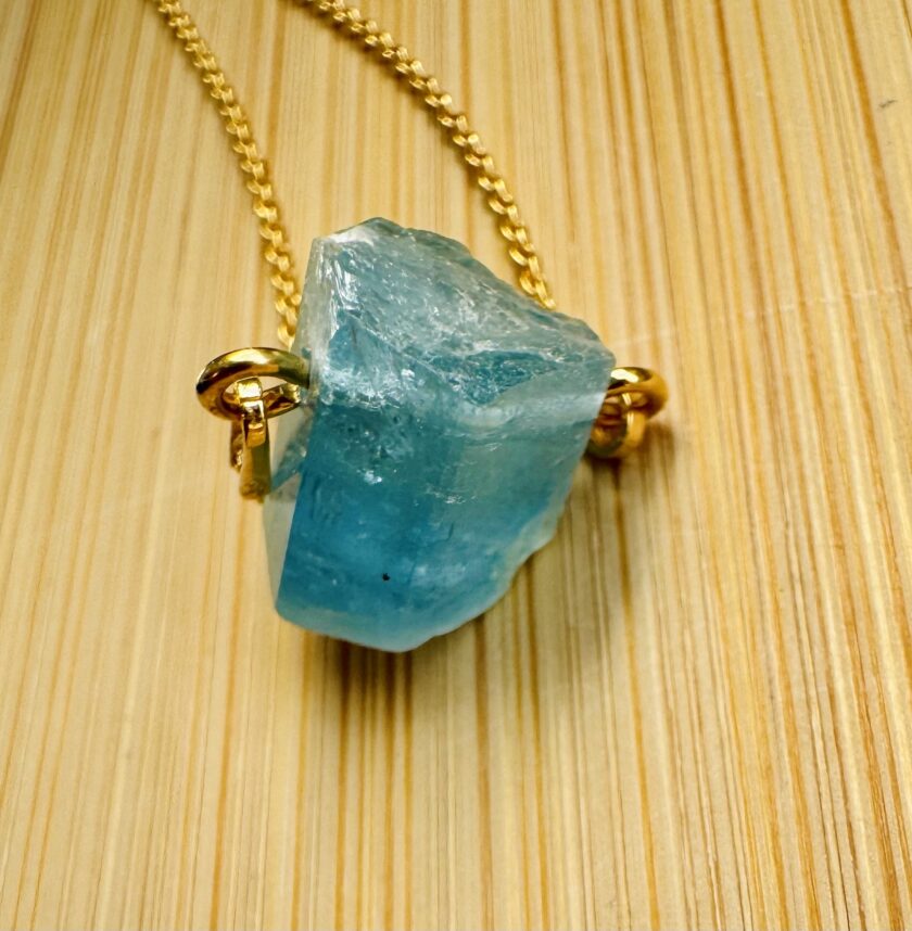 Collier avec un petit Aquamarin de Luc Yen - Image 5