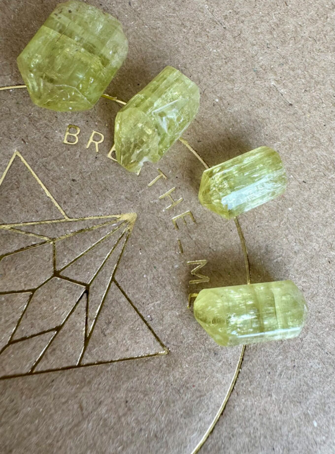 Naszyjnik z naturalnym kryształem Apatytu z Maroka