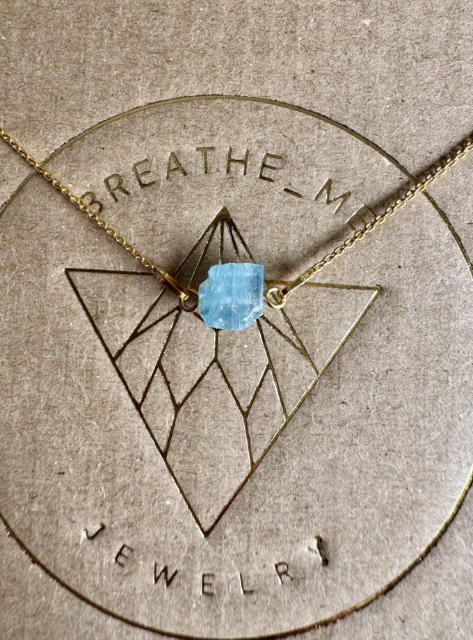 Naszyjnik z małym Akwamarynem z Luc Yen (Wietnam)