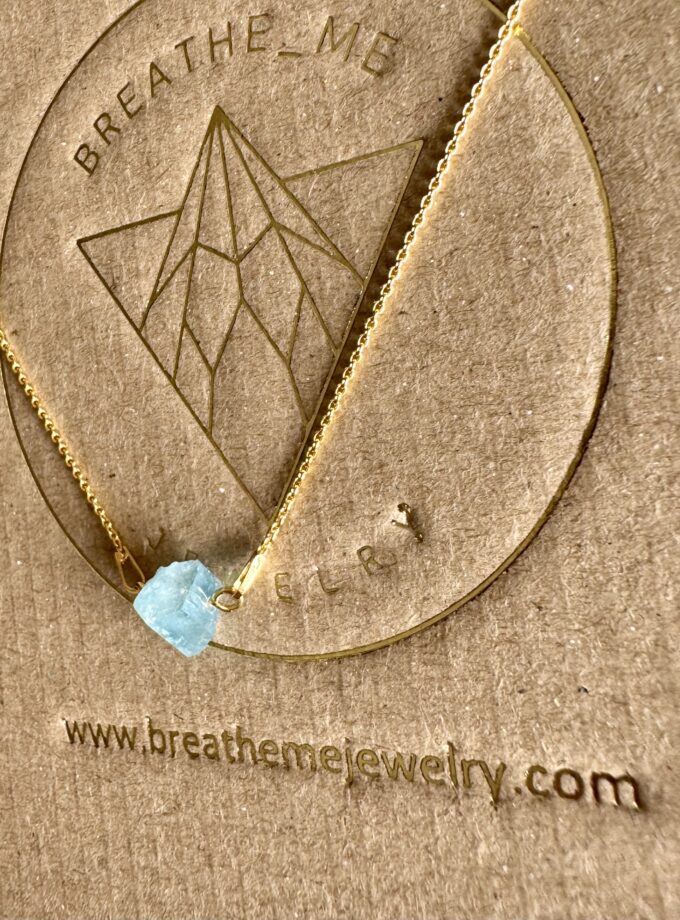 Naszyjnik z małym Akwamarynem z Luc Yen (Wietnam)