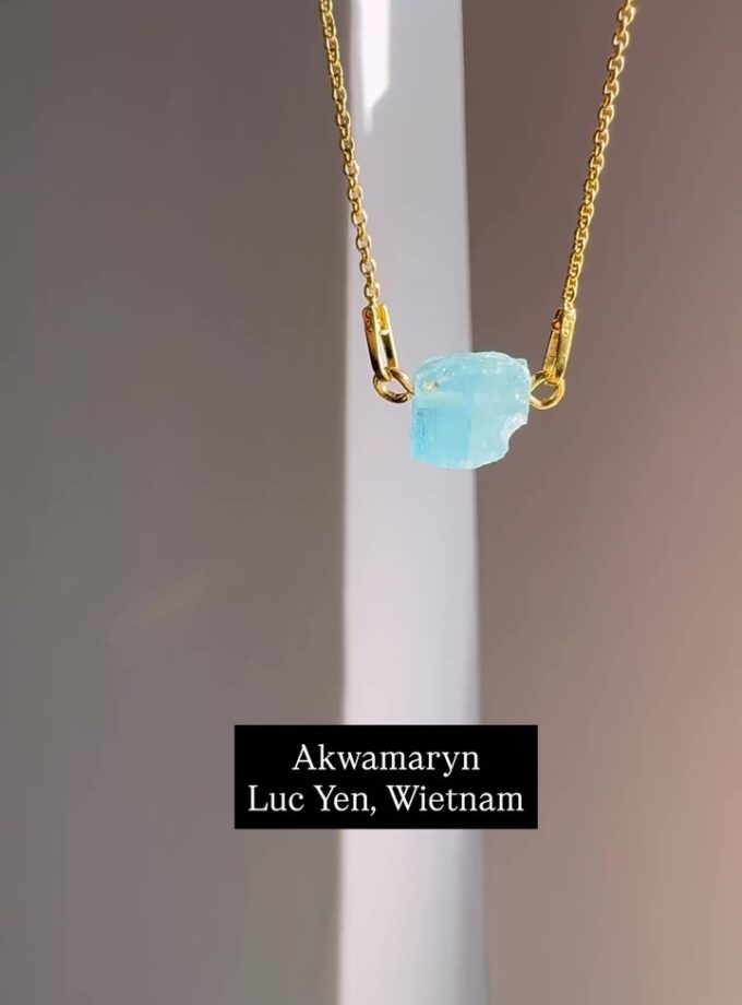 Naszyjnik z małym Akwamarynem z Luc Yen (Wietnam)