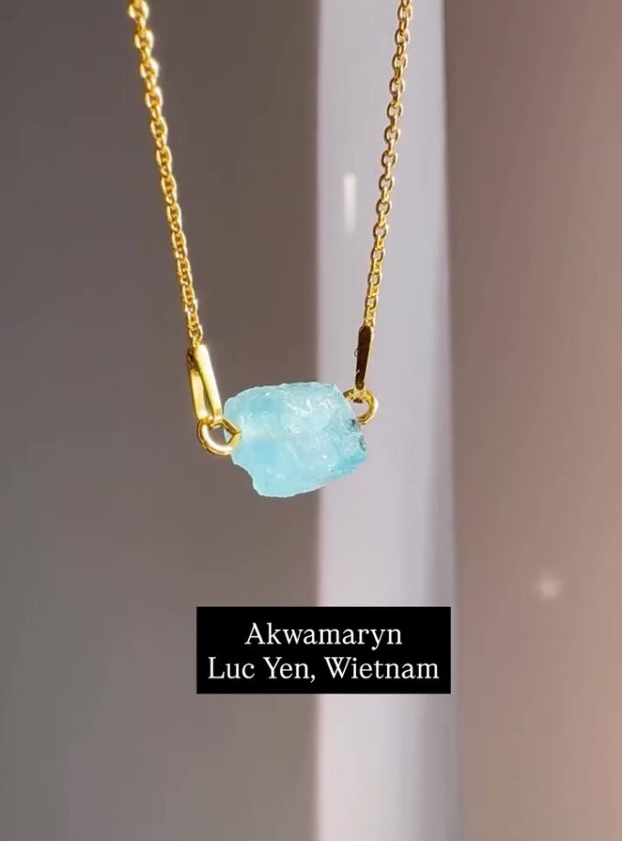 Naszyjnik z małym Akwamarynem z Luc Yen (Wietnam)