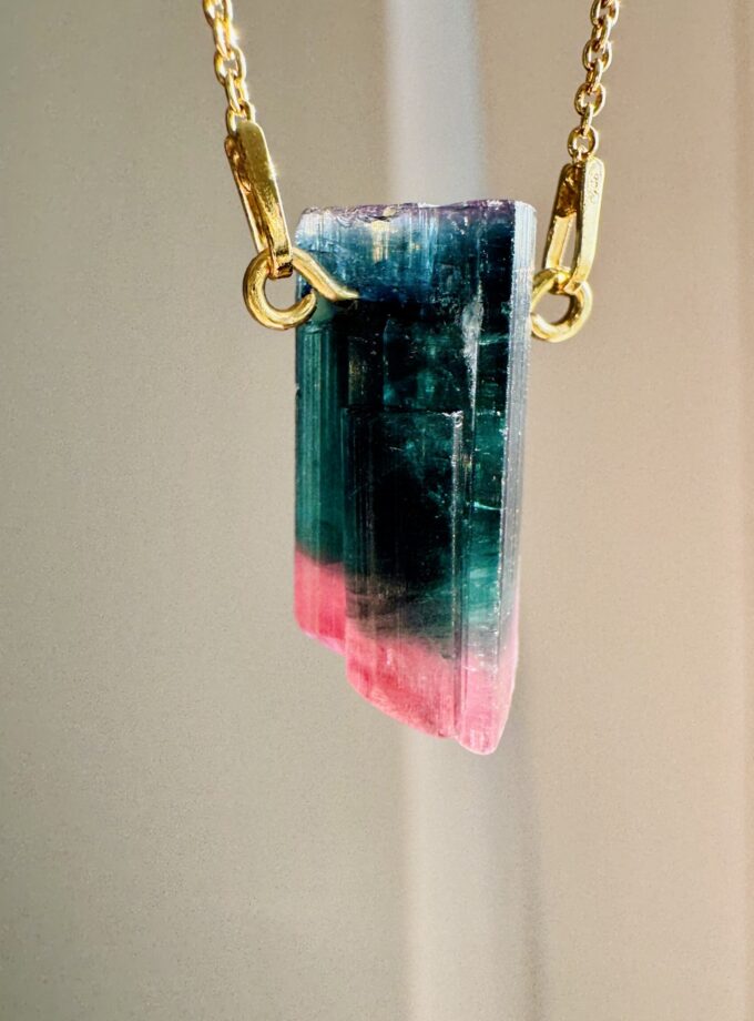 Naszyjnik z trójkolorowym Turmalinem z Paprok, Afganistan