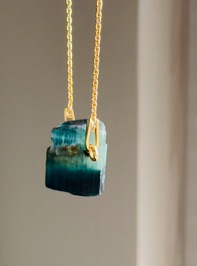 Naszyjnik z Indygolitem, Afganistan