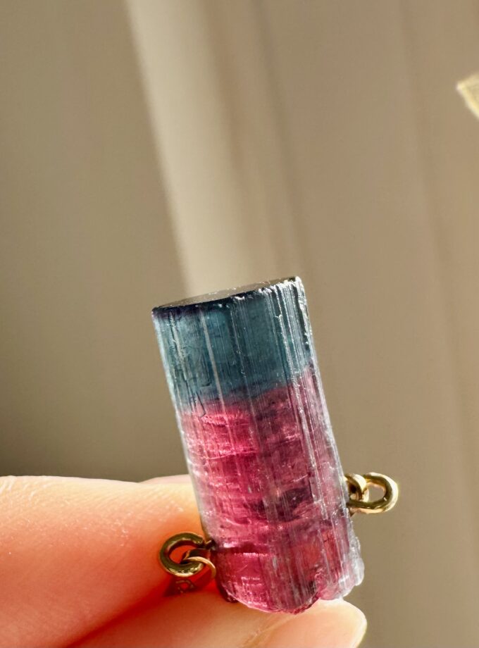 Naszyjnik z dwubarwnym Turmalinem (Rubelit–Indygolit) z Paprok