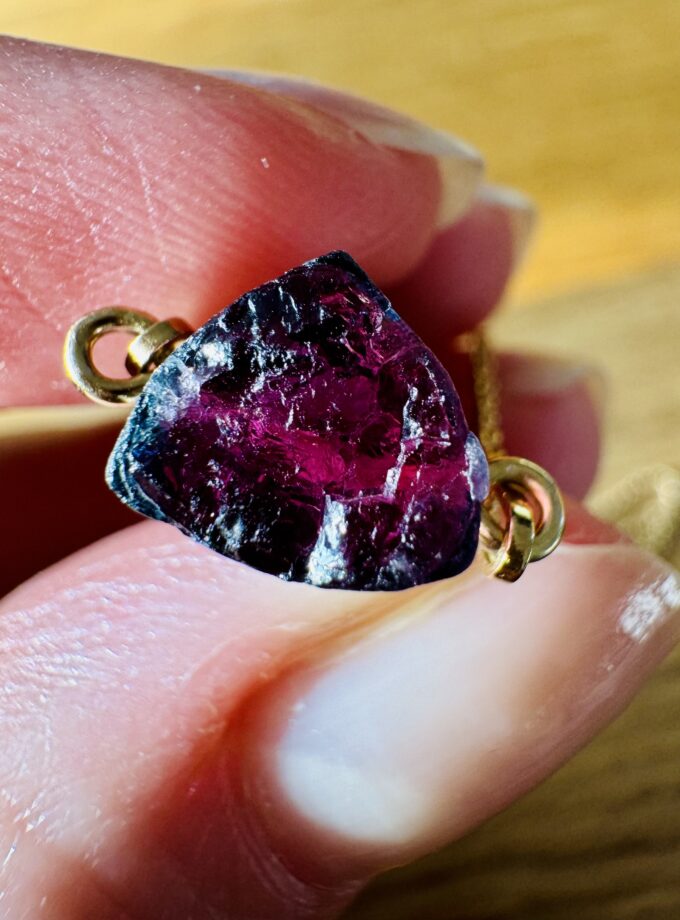 Naszyjnik z dwubarwnym Turmalinem (Rubelit–Indygolit) z Paprok