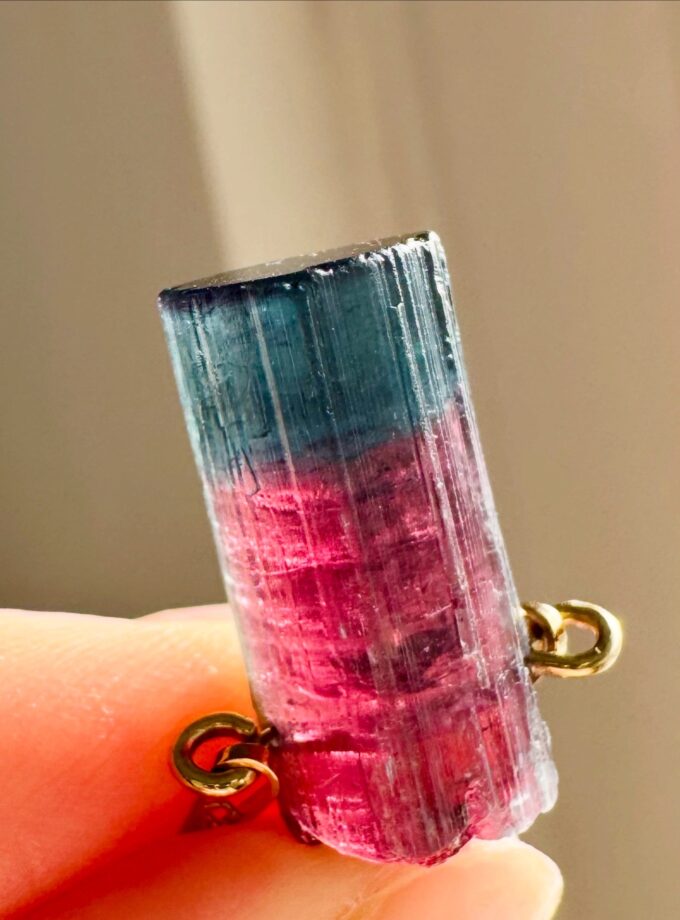 Naszyjnik z dwubarwnym Turmalinem (Rubelit–Indygolit) z Paprok