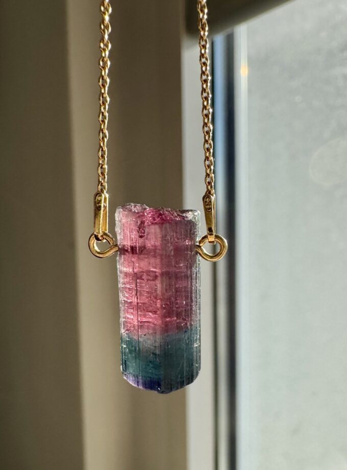 Naszyjnik z dwubarwnym Turmalinem (Rubelit–Indygolit) z Paprok