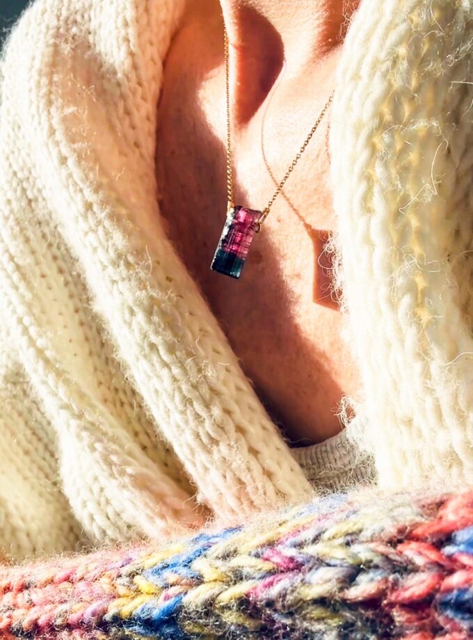 Naszyjnik z dwubarwnym Turmalinem (Rubelit–Indygolit) z Paprok