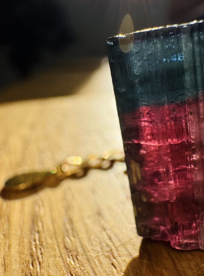 Naszyjnik z dwubarwnym Turmalinem (Rubelit–Indygolit) z Paprok