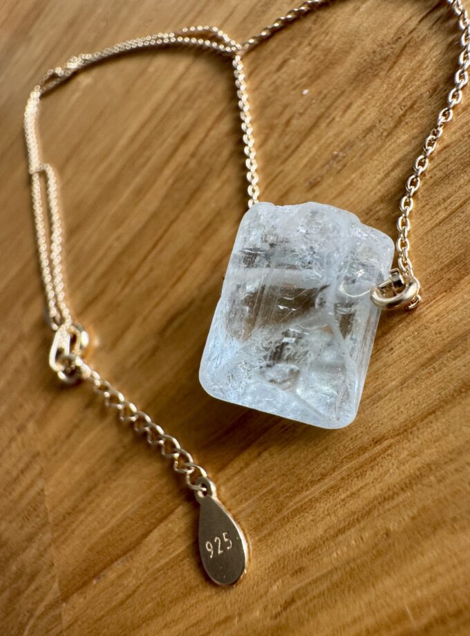 Naszyjnik z niebieskim Topazem Aqua Blue z Nigerii (okaz3)